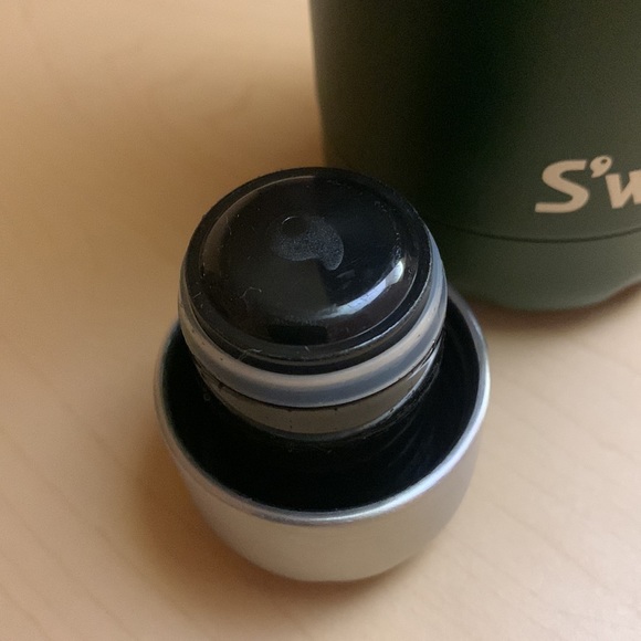 S'well Dark Green/Satin Green Water Bottle - 17oz (Pre-owned) - Picture 4 of 8